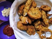 Una foto de pollo frito con queso