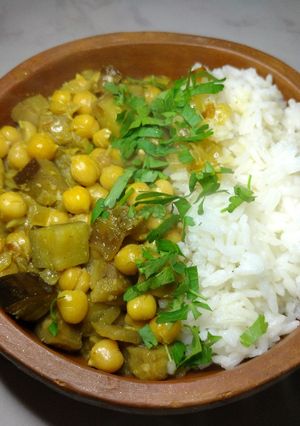 Una foto de Curry de garbanzos y berenjena