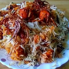 A picture of Spicy chicken tikka biryani.