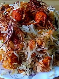 A picture of Spicy chicken tikka biryani.
