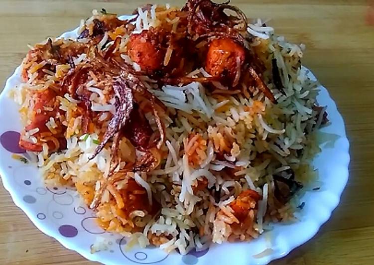 Spicy chicken tikka biryani