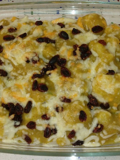 Una foto de Coliflores con crema de calabacín, pasas y queso