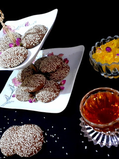 عکسی از دستور کلوچه شکلاتی گردویی کنجدی