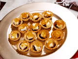 Tarteletas con queso Camembert y confitura de frutos rojos