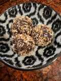 TRUFAS de CHOCOLATE, DÁTILES y PASTA de AVELLANAS
