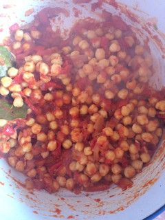 Una foto de Garbanzos con tomate