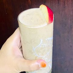 A picture of Apple & oats smoothie.