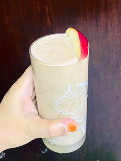 A picture of Apple & oats smoothie.