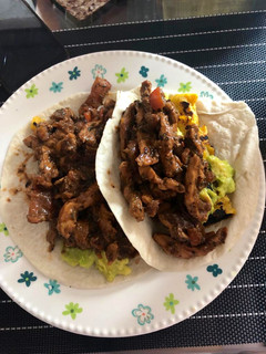 Una foto de 🎉🎉 Burrito de cerdo salteado 👌🏻 un almuerzo mega delicioso para sorprender en un cumpleaños 🎁 🎉🎉