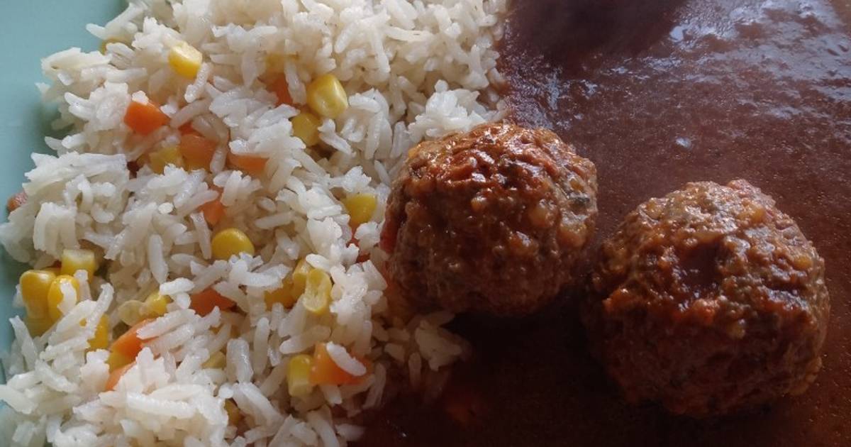 Albóndigas, salsa y arroz Receta de Maria Cortes- Cookpad