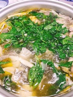 Hình của món Lẩu gà lá é 🐔🌿.