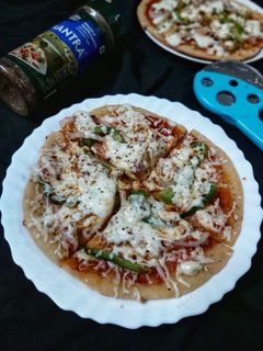 নো ঈস্ট নো ওভেন ভেজ পিজ্জা (No yeast no oven veg pizza recipe in Bengali) রেসিপির প্রধান ছবি