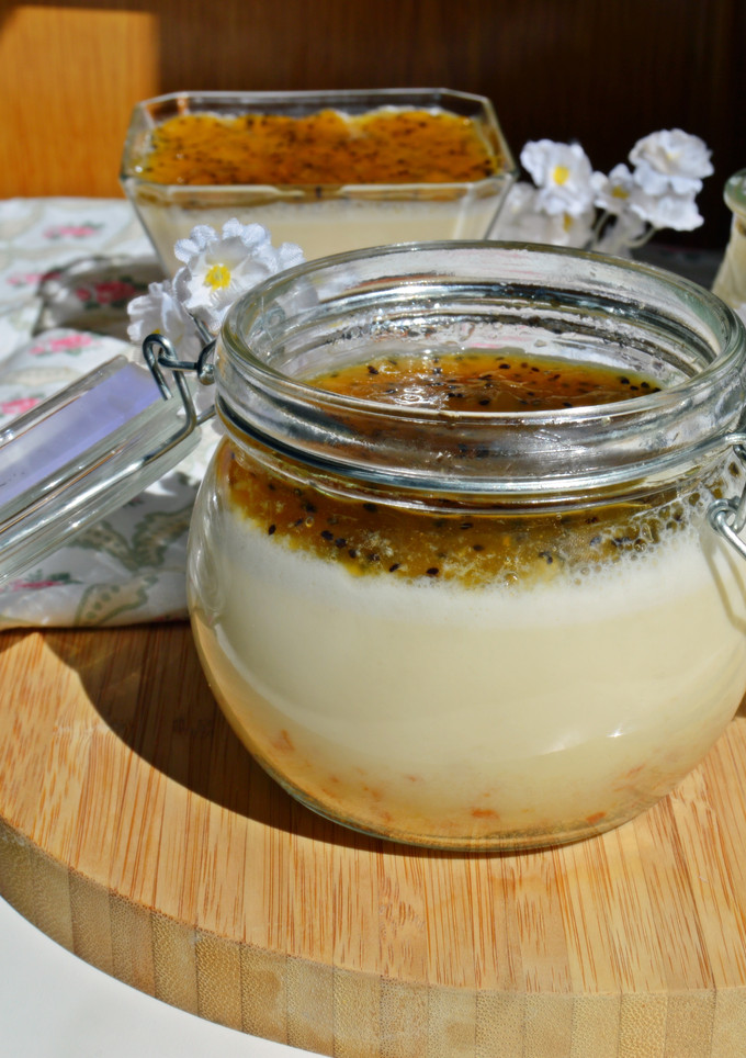 Una foto de Tarta de leche condensada y mermelada de kiwi