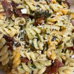 A picture of Crispy Bacon Spinach Pesto Pasta.
