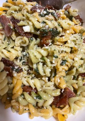 A picture of Crispy Bacon Spinach Pesto Pasta.