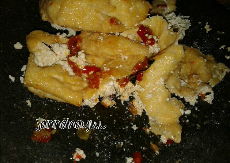 Tahu ulek sambel (tahu penyet)