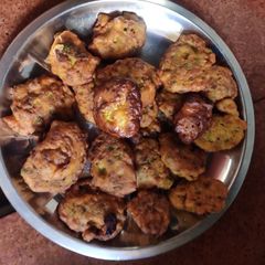 A picture of Vegetable pakoda.