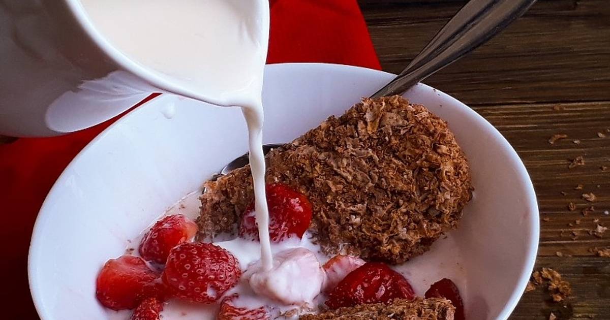 Chocolate Weetabix,Strawberries and Milk Recipe by Eunyaki Craft Cookpad