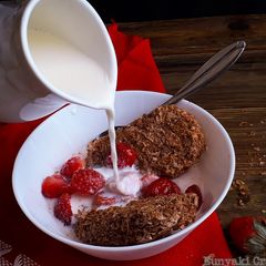 A picture of Chocolate Weetabix,Strawberries and Milk.