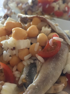 Una foto de Ensalada de garbanzo con boquerones en vinagre ¡más rica...! 😋☀️