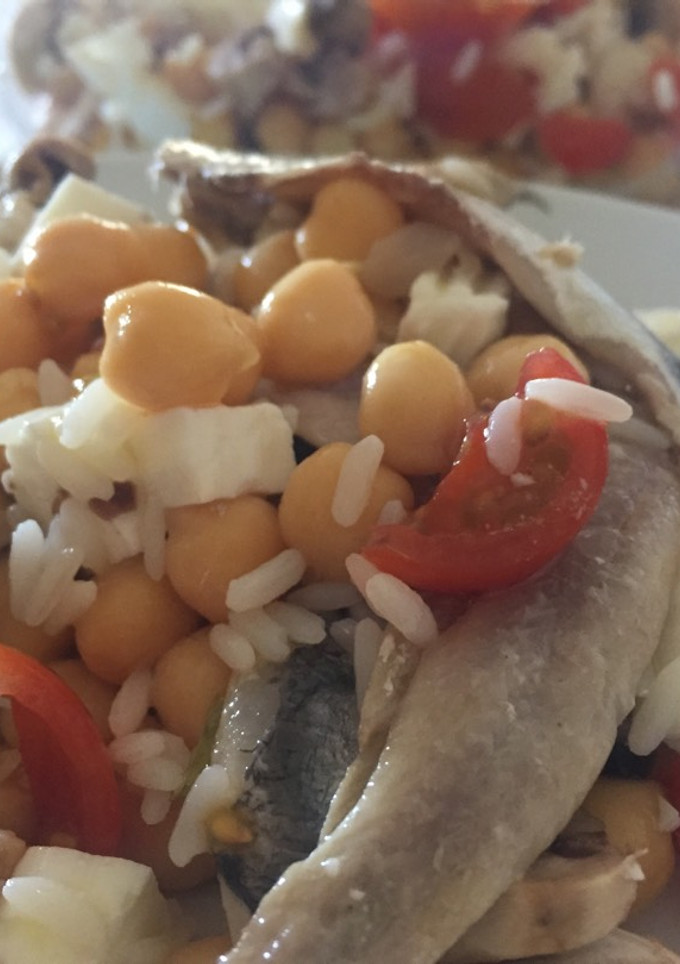 Una foto de Ensalada de garbanzo con boquerones en vinagre ¡más rica...! 😋☀️