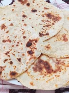 صورة لوصفة عيش الزبادى بالطاسة(بديل التورتيلا)