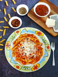 रेड सॉस पास्ता (Red Sauce Pasta Recipe In Hindi) रेसिपी मुख्य फोटो