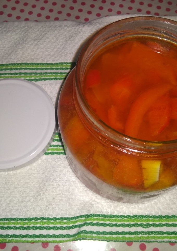 Una foto de Morrones en aceite