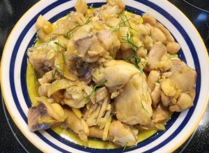 Hình của món Gà kho gừng, củ nén.