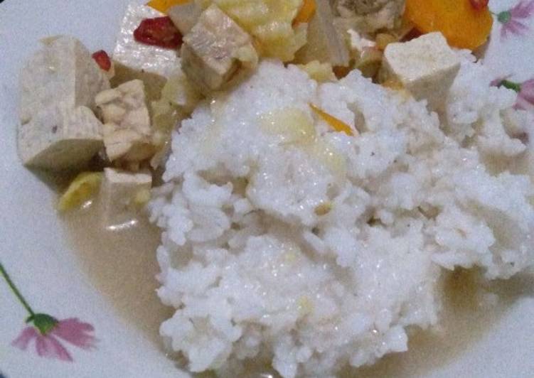 Nasi sayur kothok tahu putih tempe kikil (kttk)