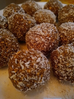 Una foto de Bombones de avena, dulce de leche light y cacao