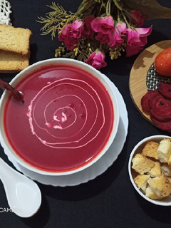 બીટ અને ટામેટાનો સૂપ (Beetroot and Tometo Soup Recipe in Gujarat રેસીપી મુખ્ય ફોટો