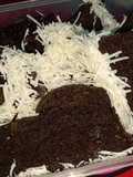 Brownis ketan hitam + pisang lampung, toping cream chese +keju