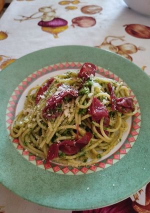 Foto di Spaghetti con pesto di rucola e bresaola