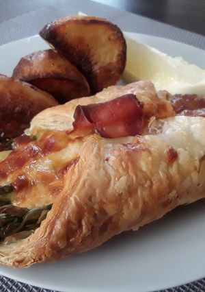 A picture of Sig's Asparagus, Cheese and Black Forest Ham Parcels.