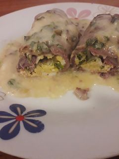 Una foto de Niños envueltos con salsa blanca y queso