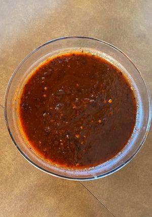 Una foto de Salsa asada (chile guajillo y jitomates)