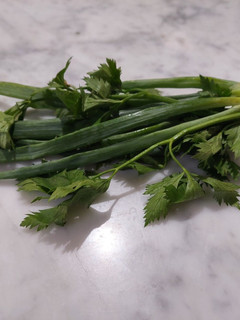 Foto resep Tips menyimpan daun bawang & seledri