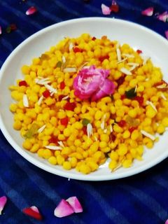 મીઠી બુંદી (Mithi Boondi Recipe In Gujarati) રેસીપી મુખ્ય ફોટો