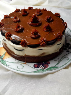 Una foto de ¡Torta Oreo para Heli🎂!