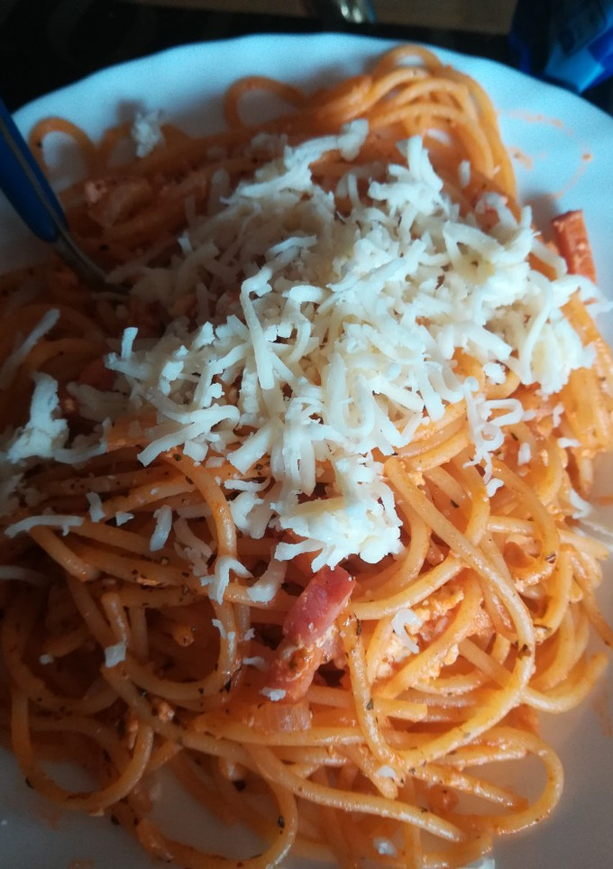 Una foto de Espaguetis con champiñones, bacon y tomate