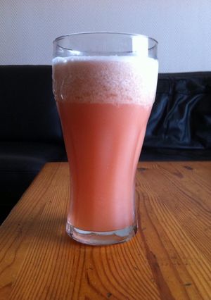 Une photo de Cocktail sans alcool citron vert orange sanguine
