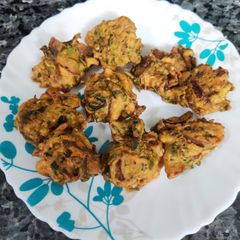 A picture of WINTER PAKODAS (methi, palak, onion, onion greens, dhania patta & green chilli).