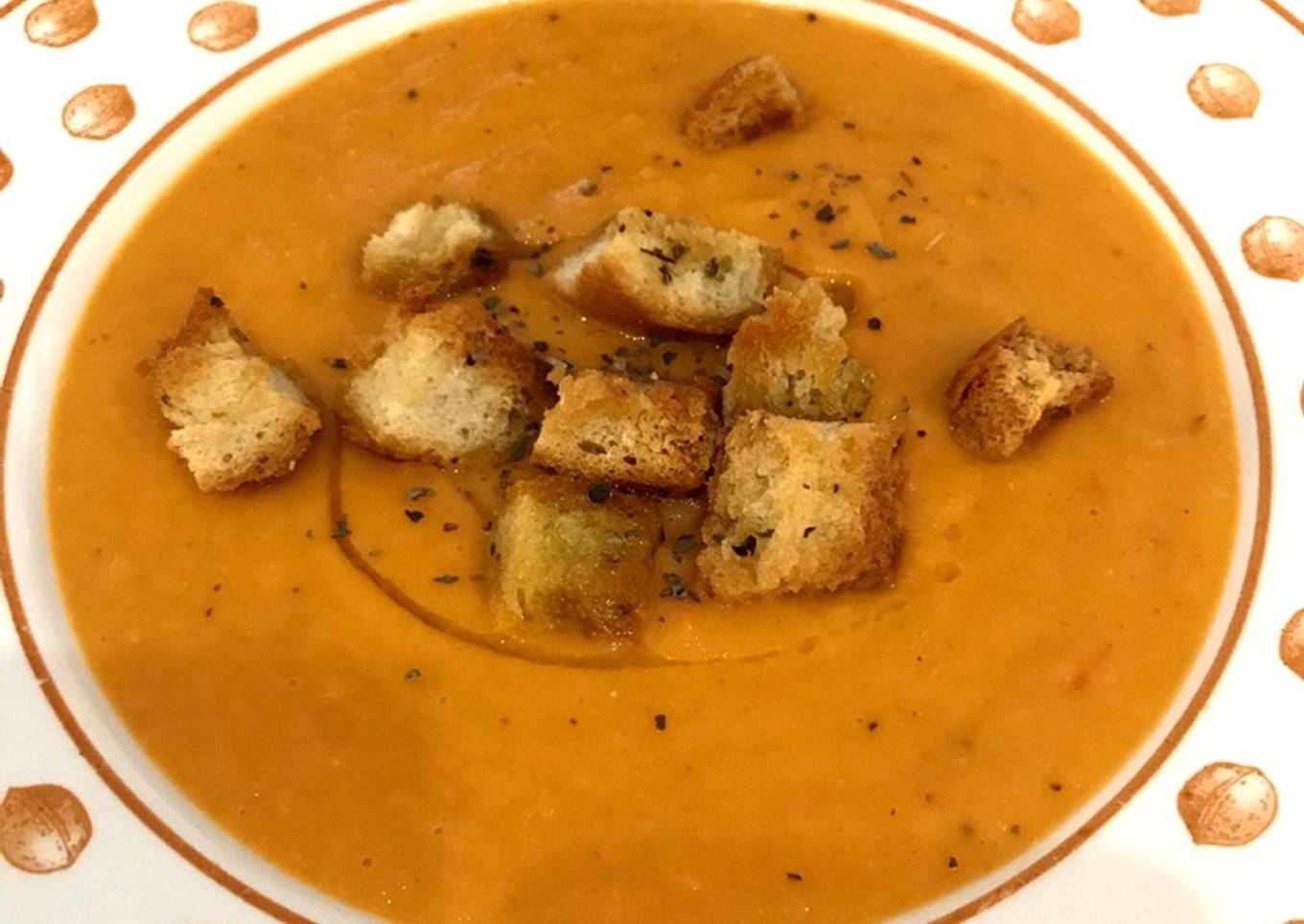 Crema caliente de tomate y alubias blancas