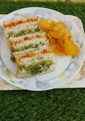 A picture of Chattny sandwiches, tringal.