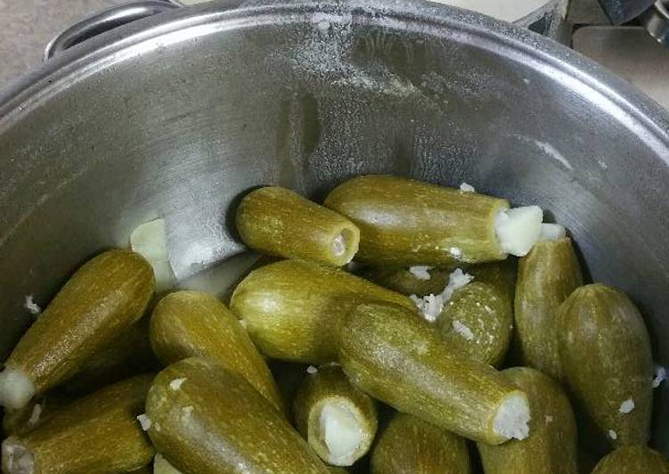 كوسا محشي مع لبن