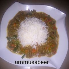 A picture of Shredded beef soup with rice.