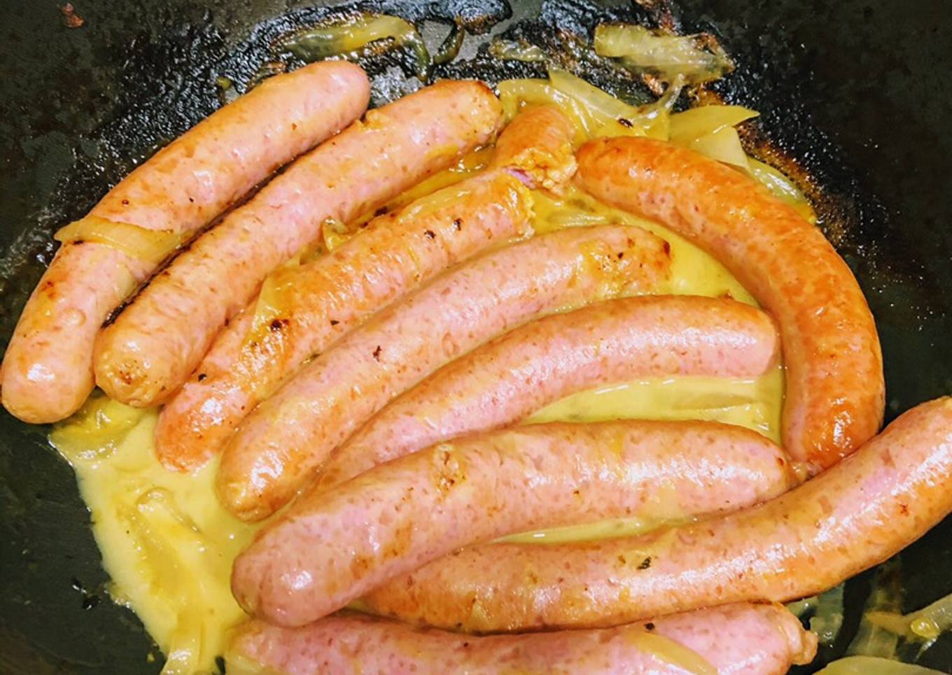 Salchichas de pollo al vino blanco