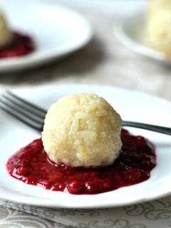 Tejmentes tejberizs golyó recept málnaszósszal recept fotója