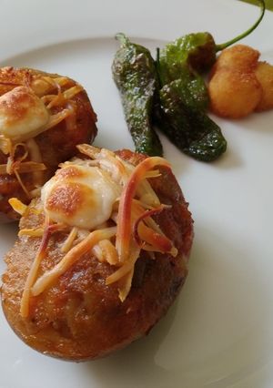 Foto principal de Patatas con corazón de Pitiminí (berenjena con sobrasada y queso)